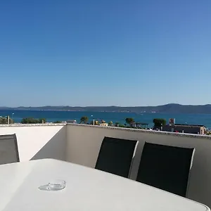 solmaris-apartments.hotelinzadar.com/